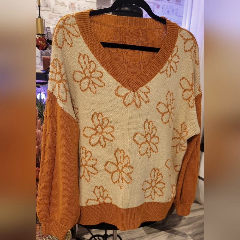 SOLD- EUC Floral V-neck sweater, Size XL, Orange